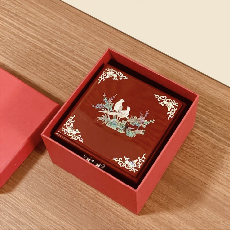 Lacquerware jewelry box Red velvet lining