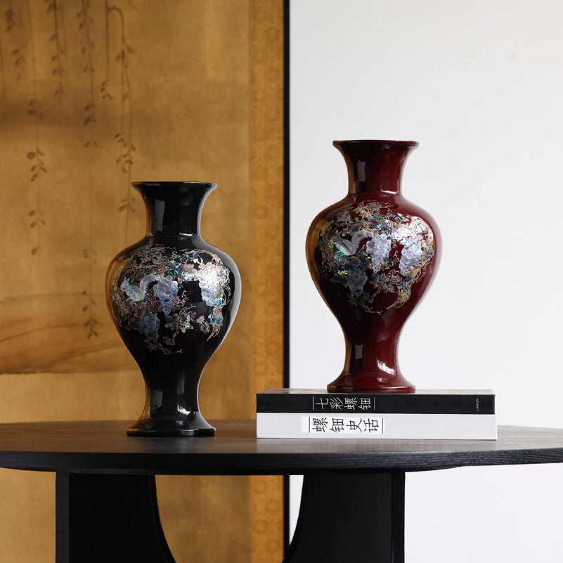 Black lacquerware vase Red lacquerware vase Artistic vase