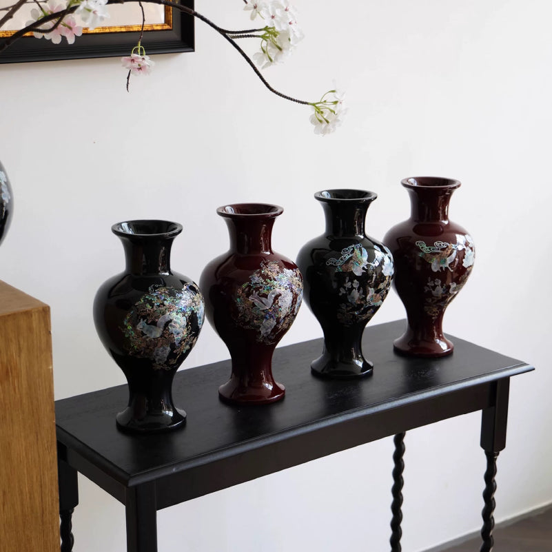 Black lacquerware vase Red lacquerware vase Artistic vase