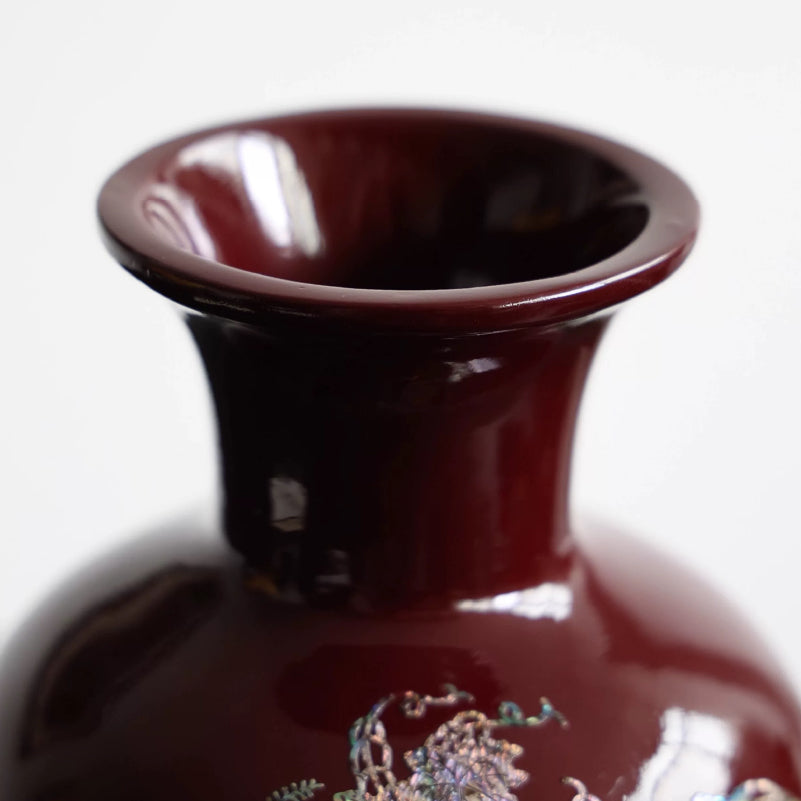 Black lacquerware vase Red lacquerware vase Artistic vase