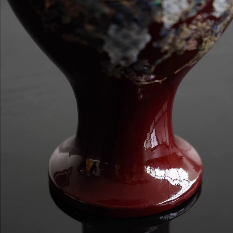 Black lacquerware vase Red lacquerware vase Artistic vase
