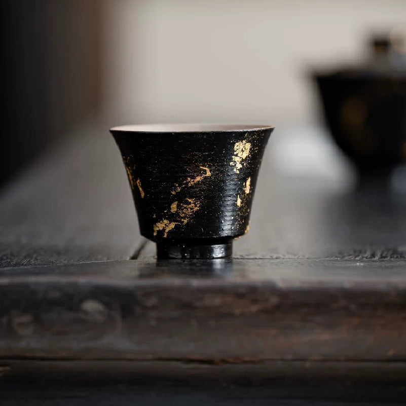 Black lacquerware Tea Cup with Gold Foil
