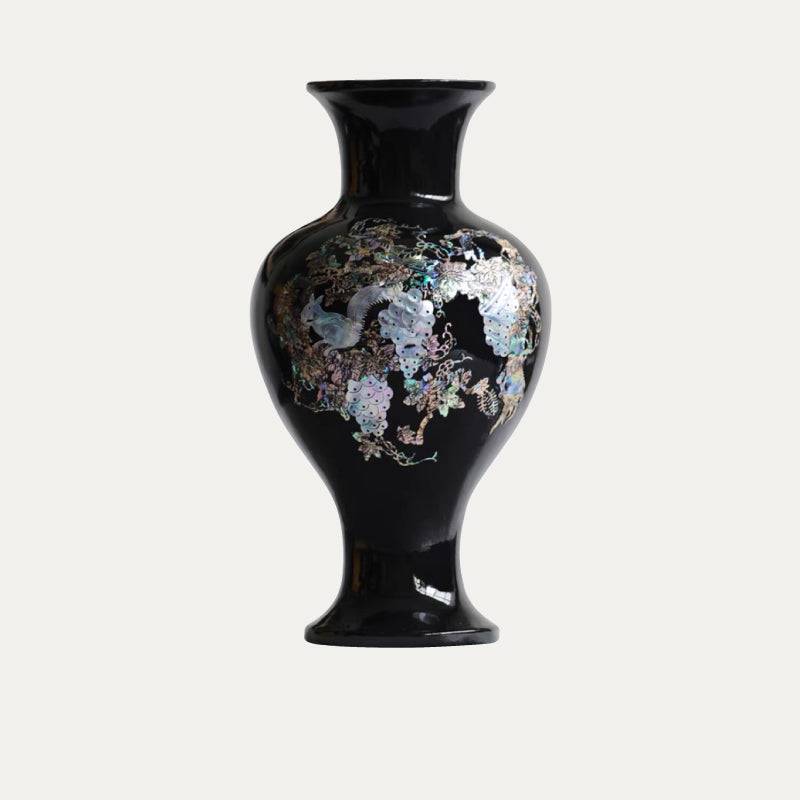 Black lacquerware vase Red lacquerware vase Artistic vase